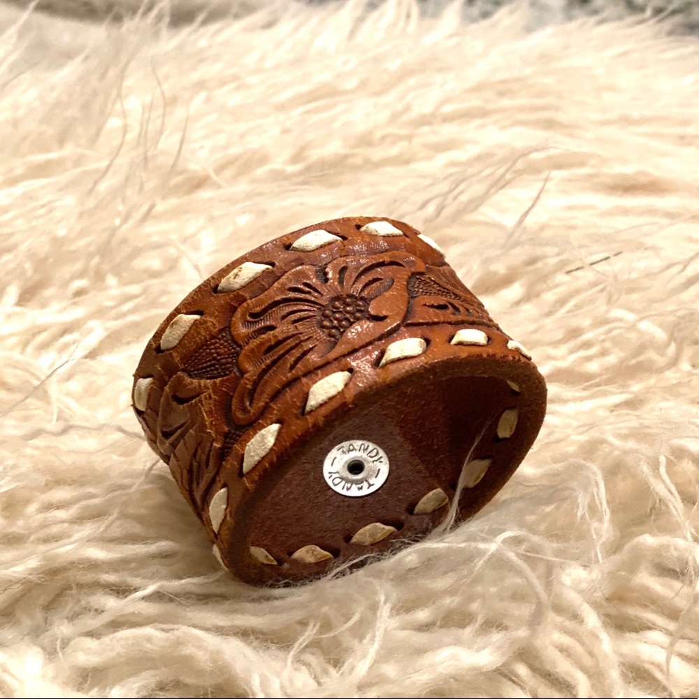 Leather wrist cuff